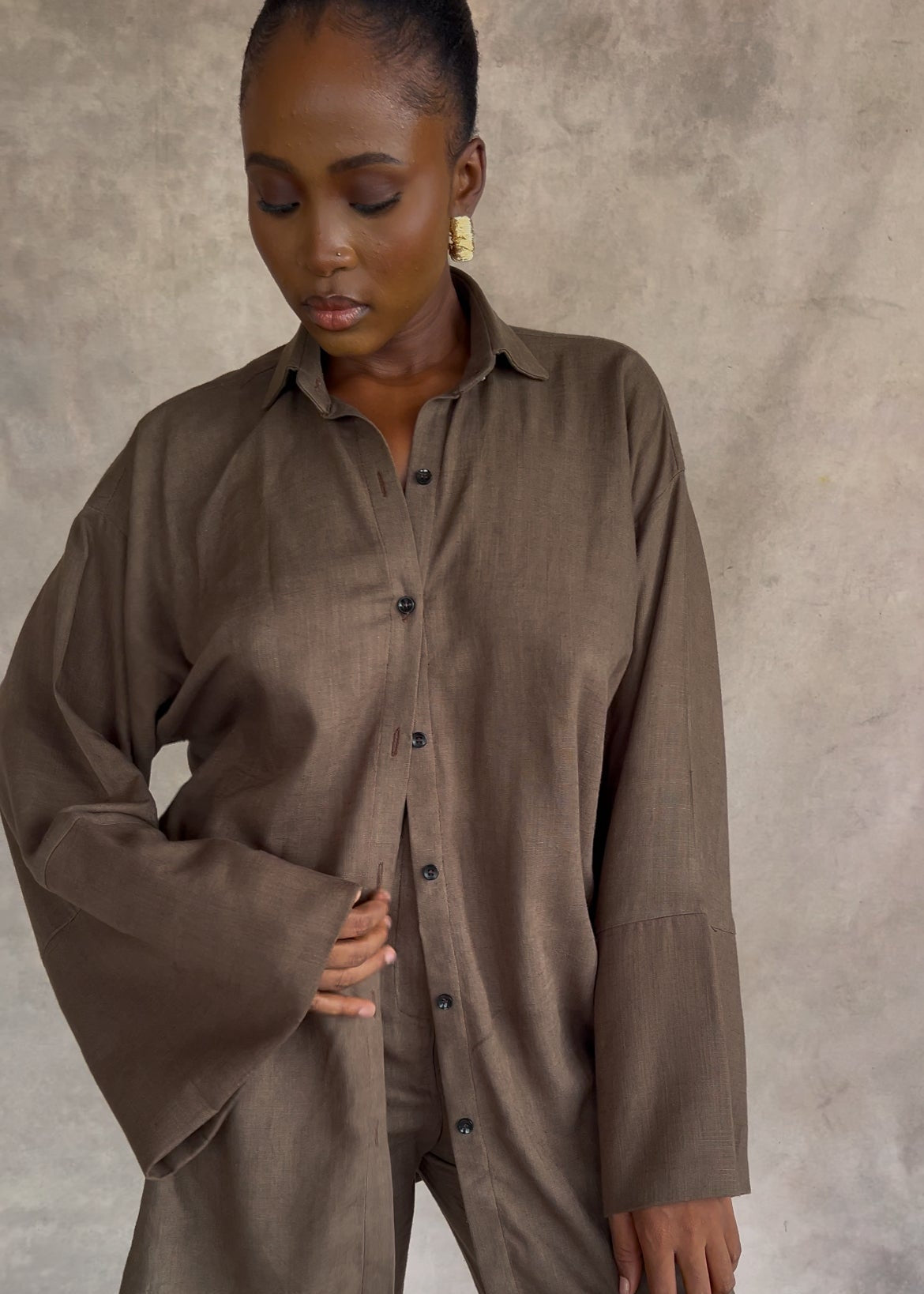 Boxy shirt linen off Army Green